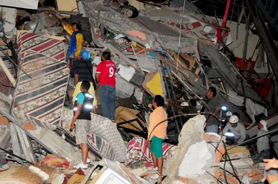 Pueden ser cientos los muertos por terremoto de Ecuador Pueden ser cientos los muertos por terremoto de Ecuador