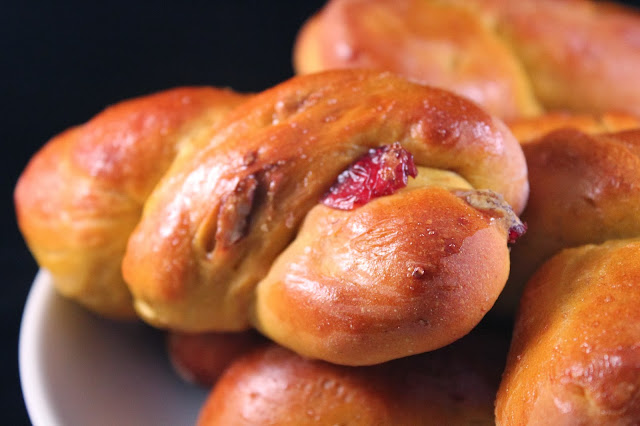 Pumpkin-cranberry-pecan twists