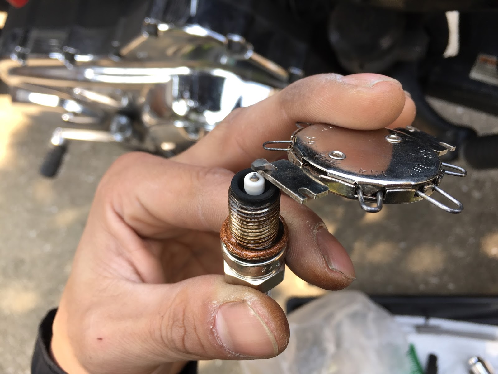 XL1200 プラグギャップの調整 / Spark plug gap adjustment