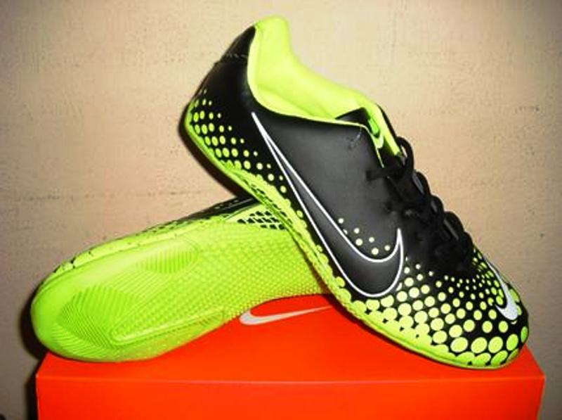futsal shoes size 14