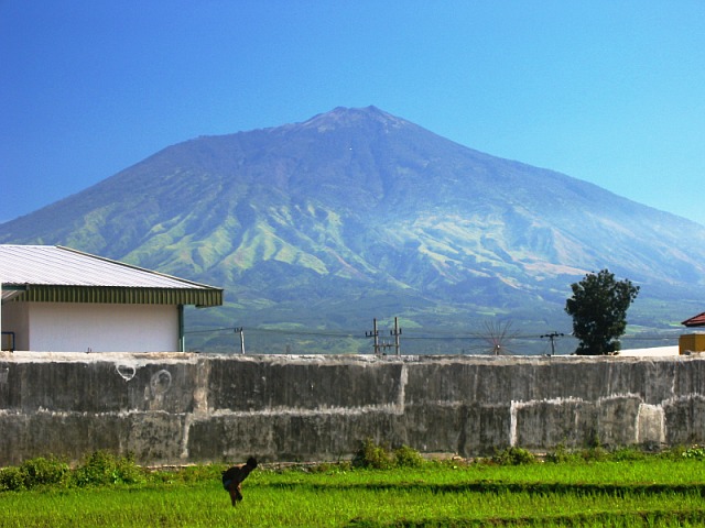 5 Gunung Palling Seram di Indonesia