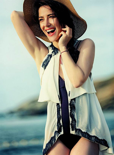 Gallery Foto Ozge Gurel Artis Turki Cantik dan Biodata Singkat - Merk
