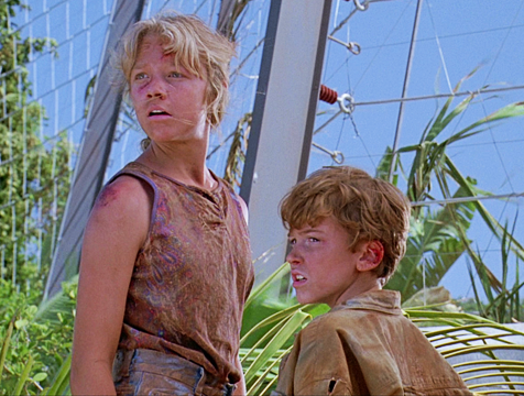 Lex (Ariana Richards) y Tim Murphy (Joseph Mazzello) en Jurassic Park - Cine de Escritor