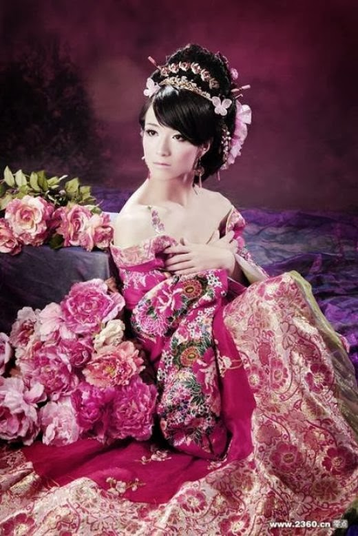 Chinese drag with flowers