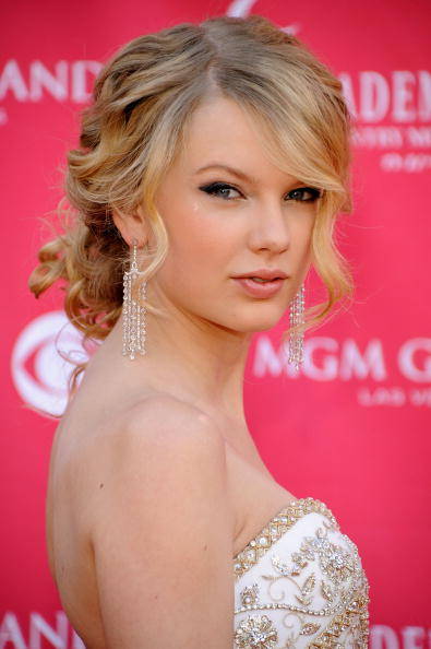 Taylor Swift Natural Hair, Long Hairstyle 2011, Hairstyle 2011, New Long Hairstyle 2011, Celebrity Long Hairstyles 2063