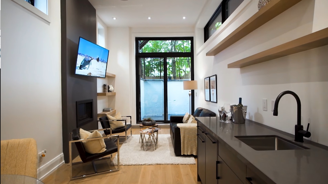 40 Interior Design Photos vs. 10 Second St, Toronto Luxury Home Tour