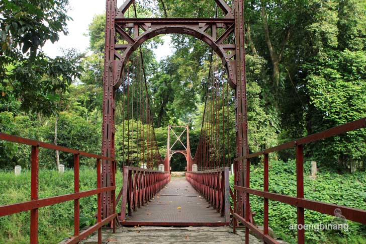 jembatan merah kebun raya bogor