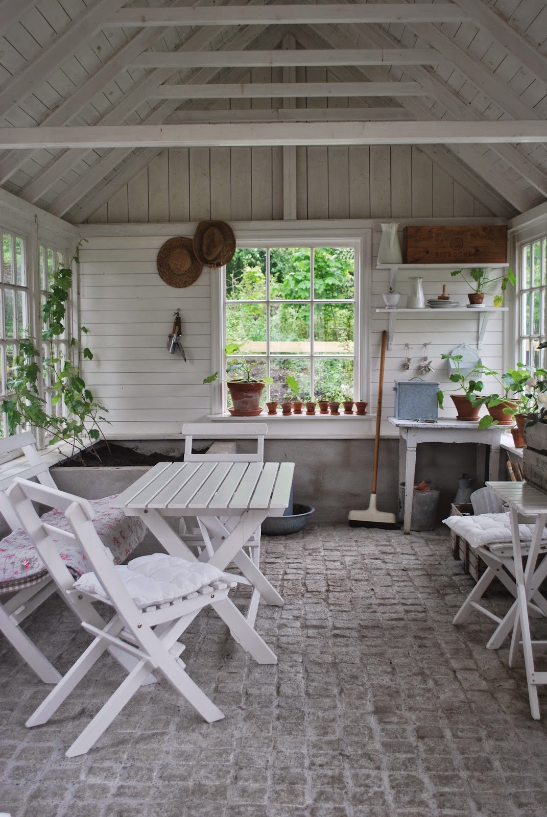 Детский день рождения в саду...