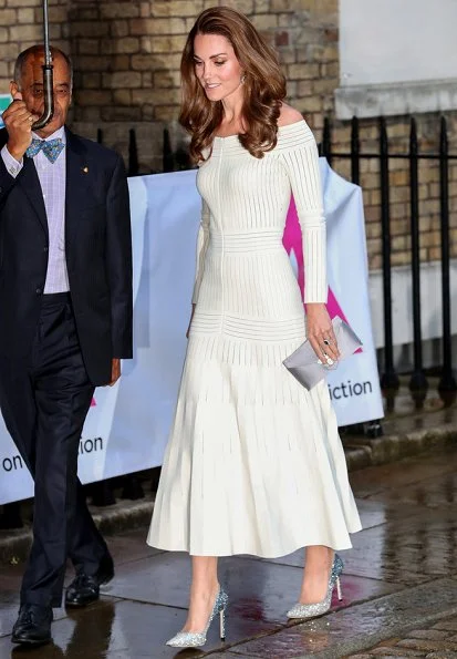 Kate Middleton w ore Barbara Casasola Off-the-shoulder mesh-paneled stretch-jersey dress and immy Choo Romy silver and dusk pumps