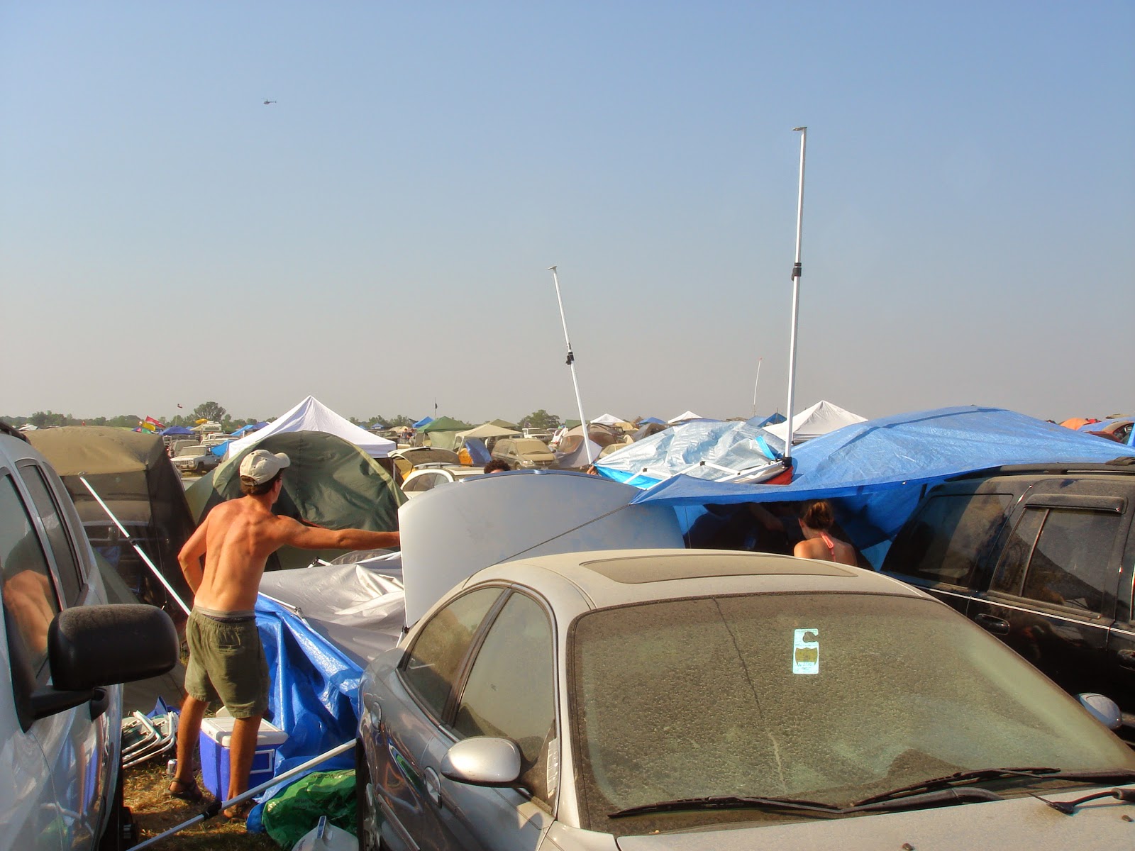 Neighbor's tent blows over, Bonnaroo 2007