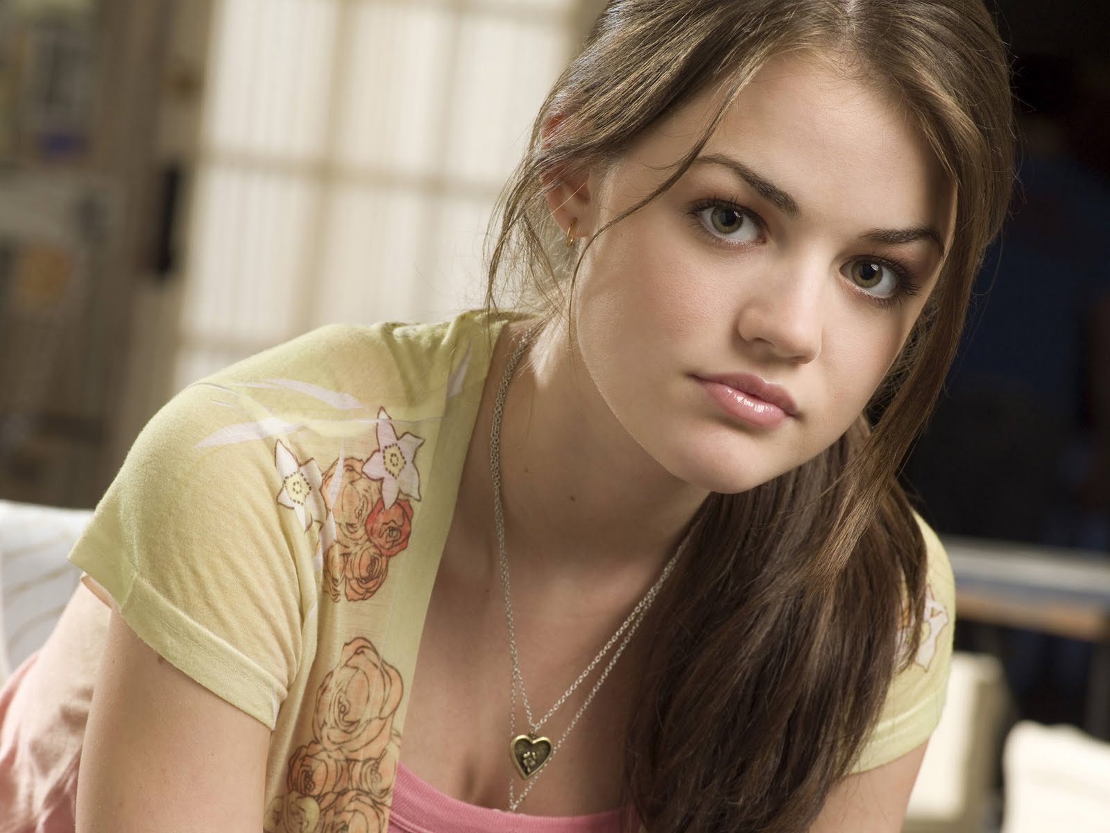 Hot Wallpapers Of Hollywood Actress Lucy Hale ~ Uth Entertainment