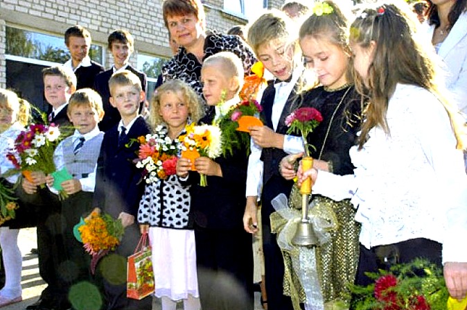 2009. gada 1. septembrī Valles vidusskolā mācības sāka ducis pirmklasnieku