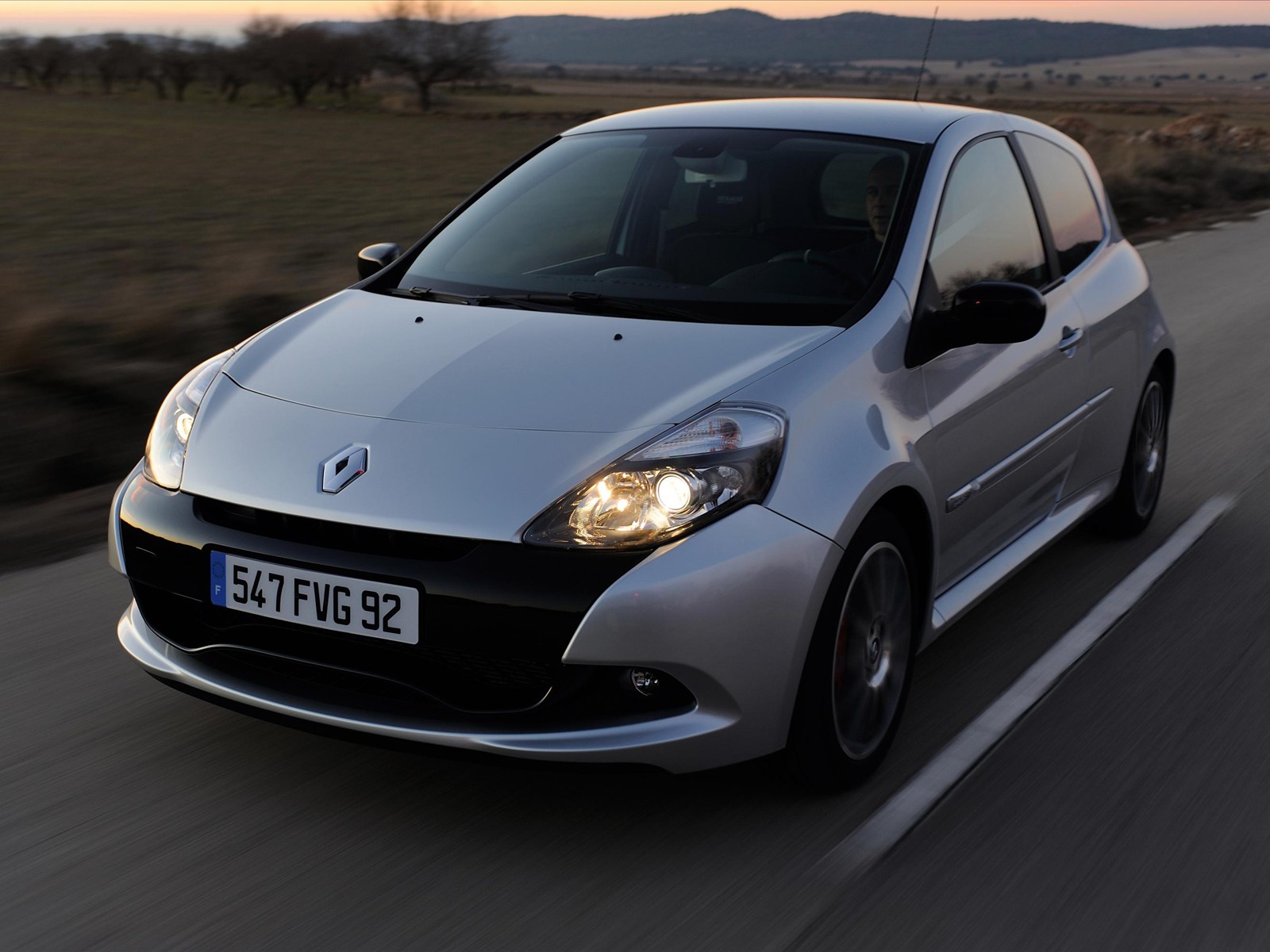 Car Pictures Renault Clio Sport 2010