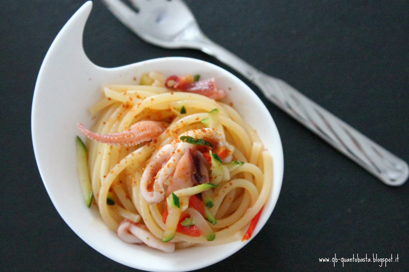 spaghetti con zucchine, calamari dell'atlantico e bottarga.. sapore d'estate..