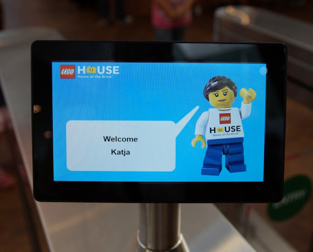 10 Tipps für den Besuch des LEGO House. Bucht Euer Ticket vorher, dann könnt Ihr gleich mit den Erlebnissen im LEGO Haus loslegen!