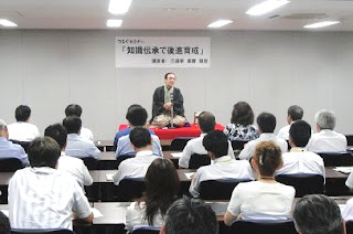 講演会講師・三遊亭楽春の後進育成講演会の風景。 講演会講師・三遊亭楽春の後進育成講演会の風景。