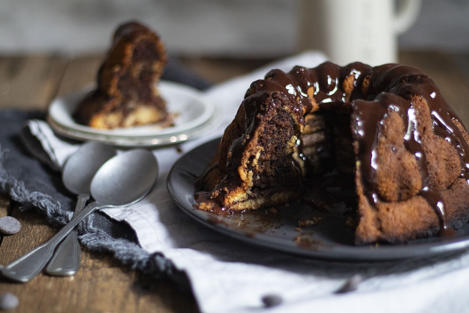 Délicieuse recette du cake marbré vanille et chocolat recouvert de chocolat fondu