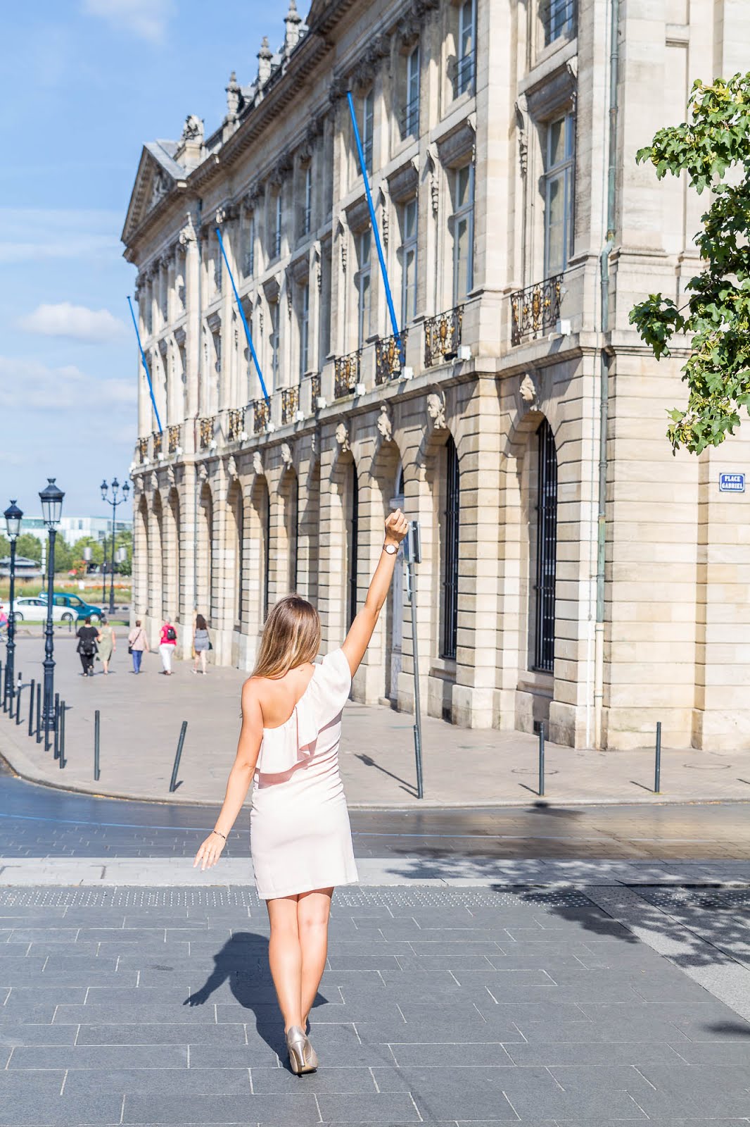 Tenue Mariage robe asymétrique rose pâle