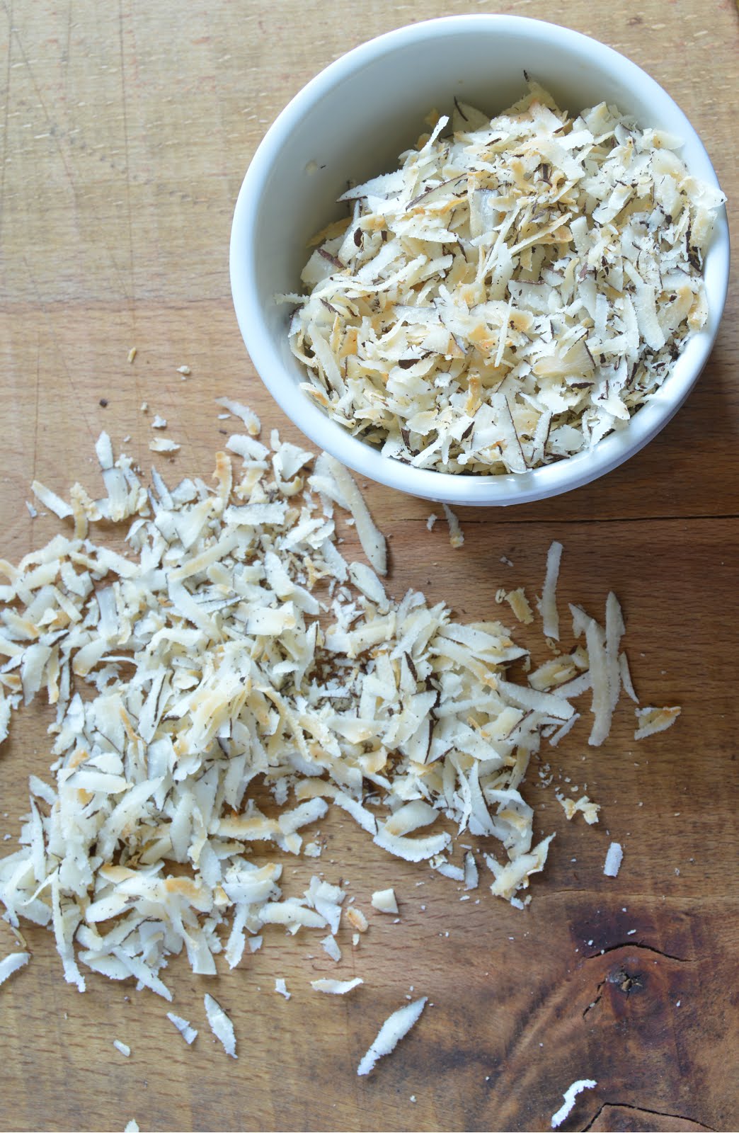 Как да си направим кокосови стърготини How to make coconut flakes