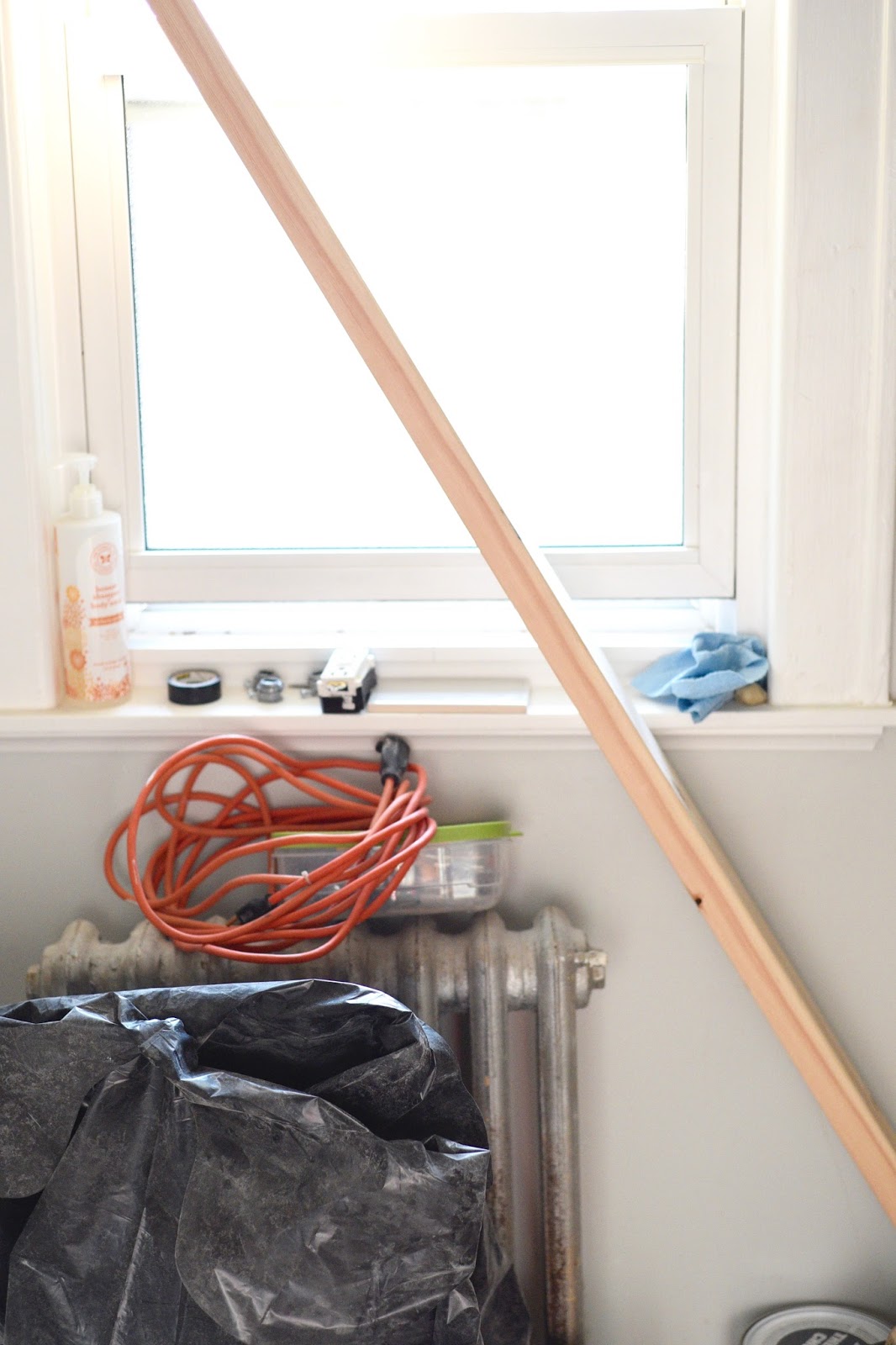 Updating a Depression Era Bathroom Home with Keki