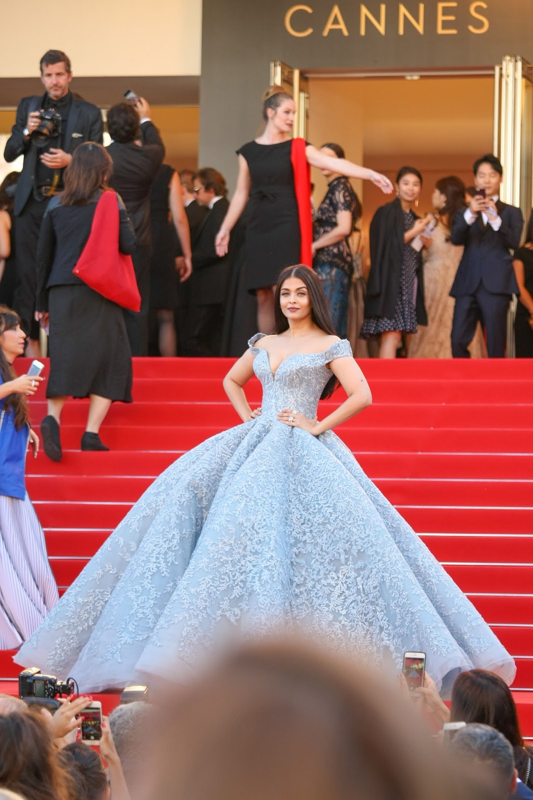 Aishwarya Rai Bachchan Looks Irresistibly Sexy in a Blue Michael Cinco Gown At 'Okja' Premiere During The 70th Cannes Film Festival 2017