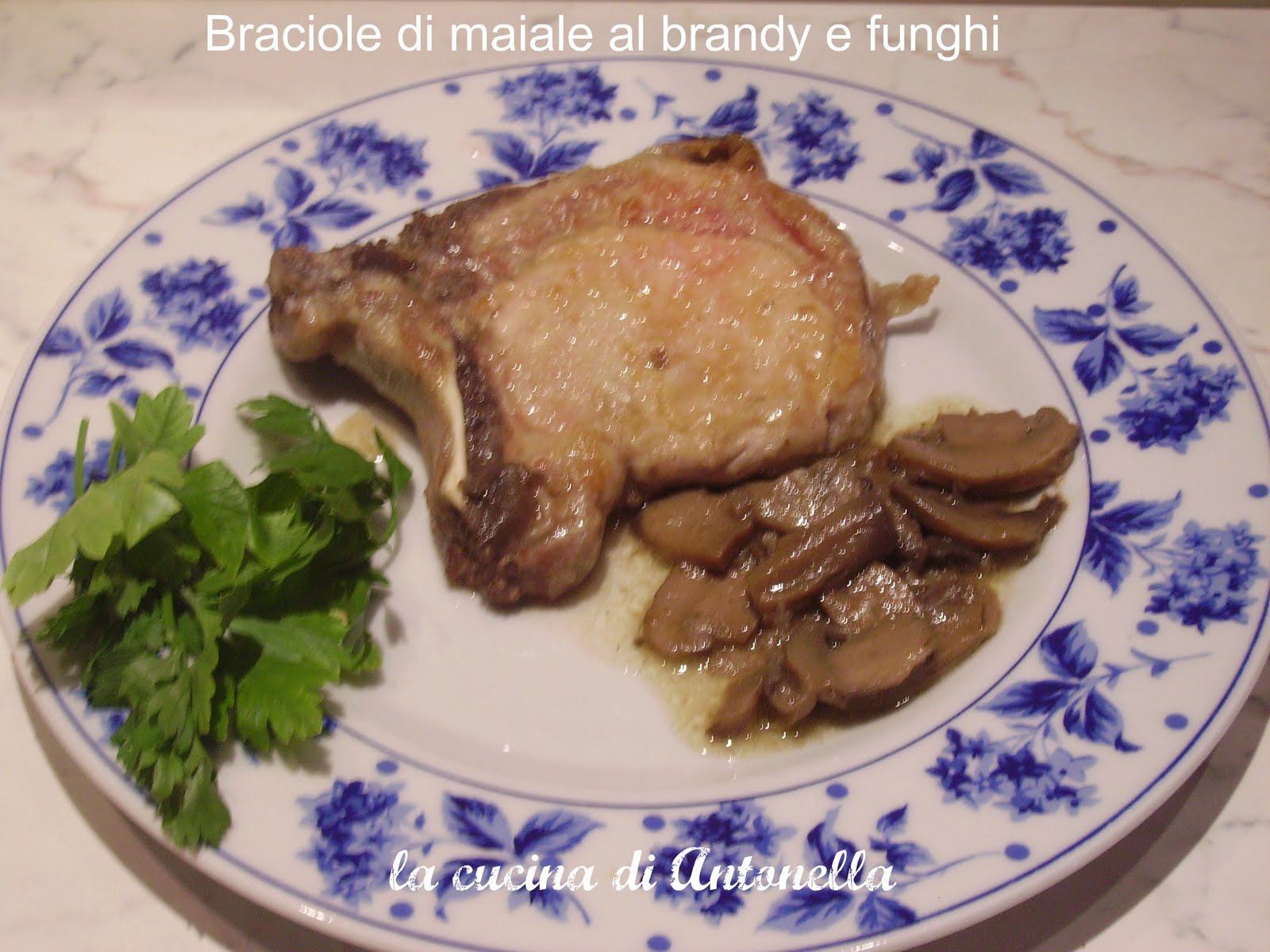 LA CUCINA DI ANTONELLA Braciola di maiale al brandy e funghi