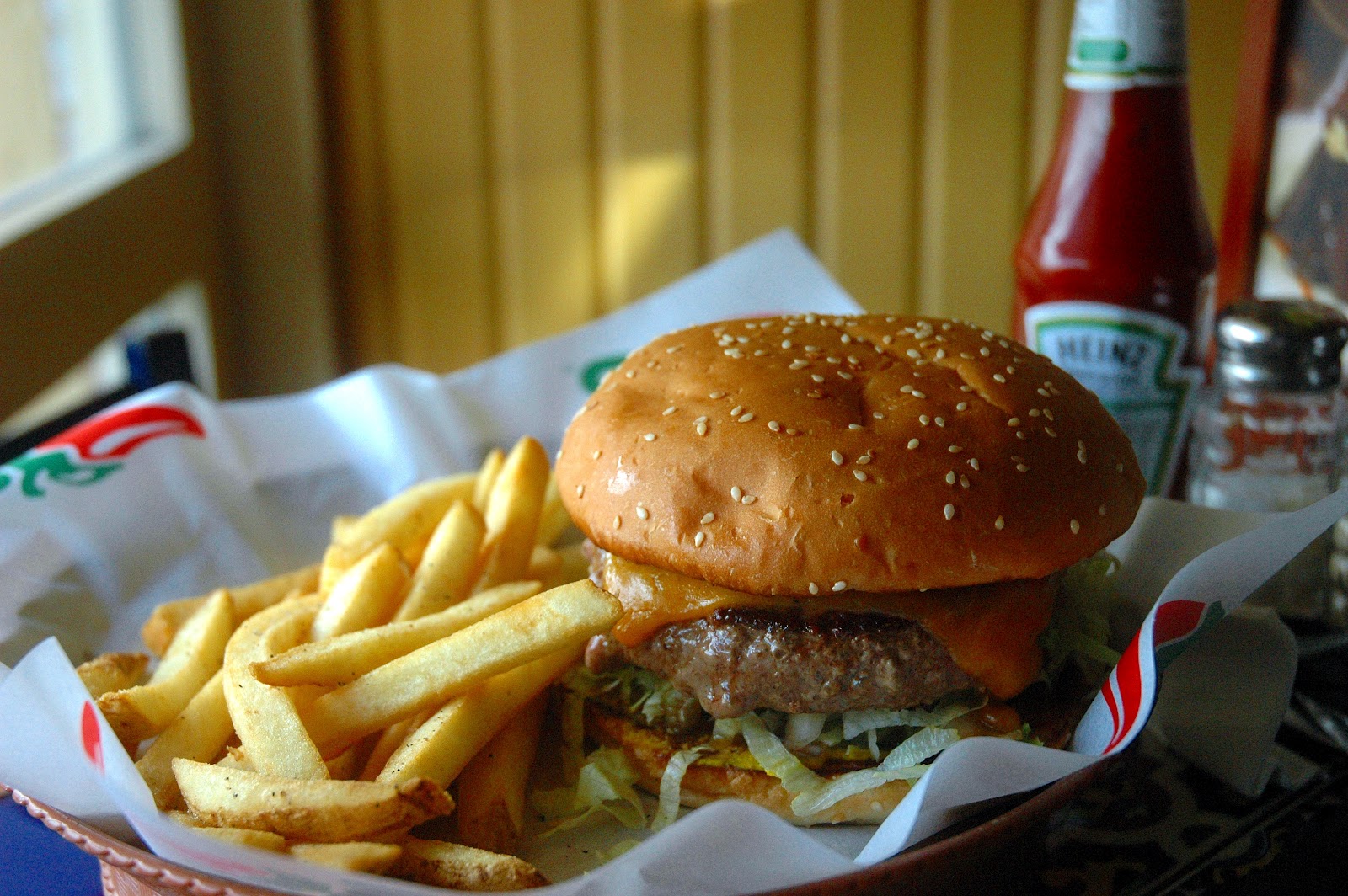 DUDE FOR FOOD Chili's Classic Oldtimer with Cheese