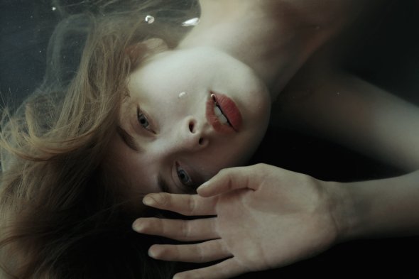 A fotografia poética e artística com toques fashion com belas mulheres de Marta Bevacqua Marta Bevacqua fotografia fashion artística beleza modelos mulheres arte poesia