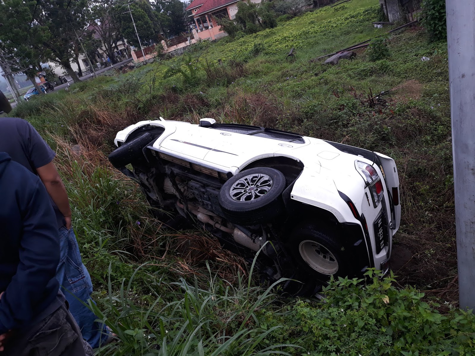 Wallpaper Fortuner Putih