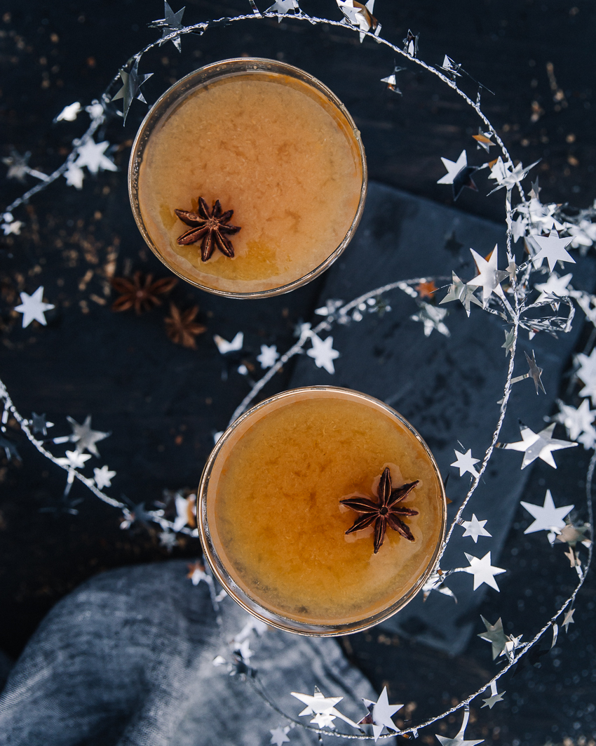 Persimon-bourbon cocktail Persimon-bourbon cocktail