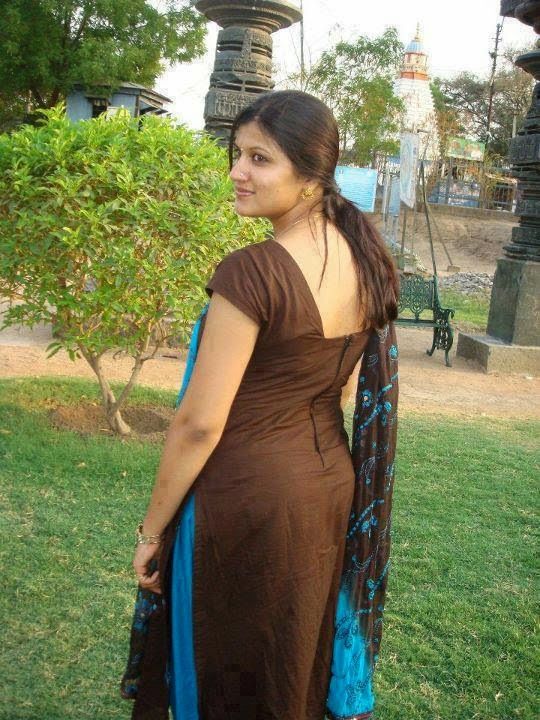 South Indian Actresses Pics: Hot Desi Aunties Photos