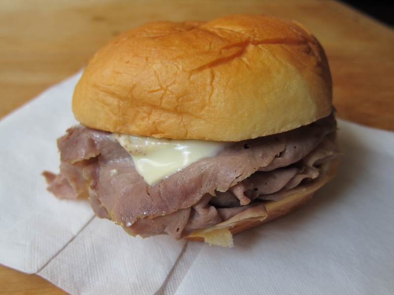 Review Arby's King's Hawaiian Roast Beef and Swiss Sandwich