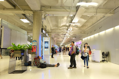 bandara suvarnabhumi bangkok thailand, colokan listrik di thailand, mushola di suvarnabhumi airport, toilet bandara suvarnabhumi