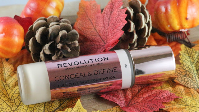 Makeup revolution conceal & define foundation/ La couvrance pour 10 euros.