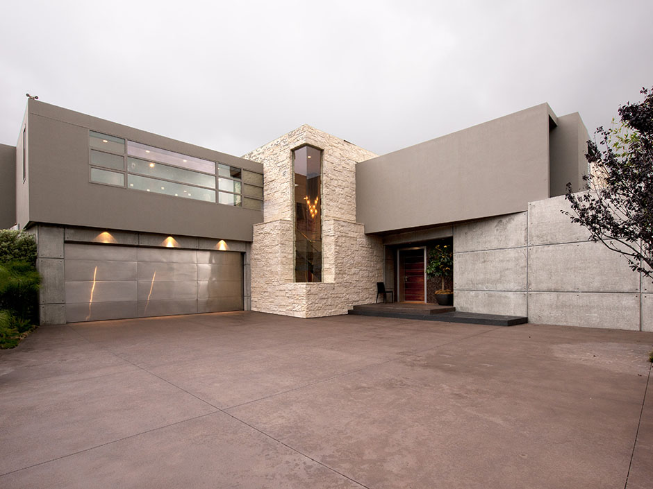 World Of Architecture Guest House The Multi Million Hollywood Picture Of The Driveway And Entrance In Modern Guest House