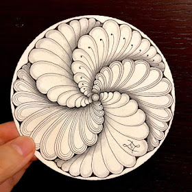 06-Lisa-Chang-Zentangle-Detailed-Pattern-Drawings-www-designstack-co