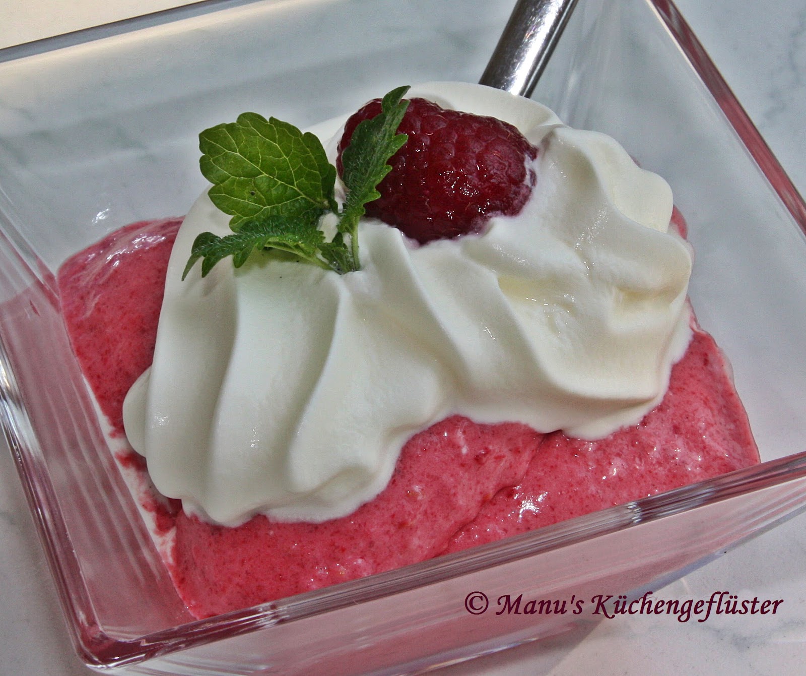 Manus Küchengeflüster: Himbeer-Eis mit Joghurt