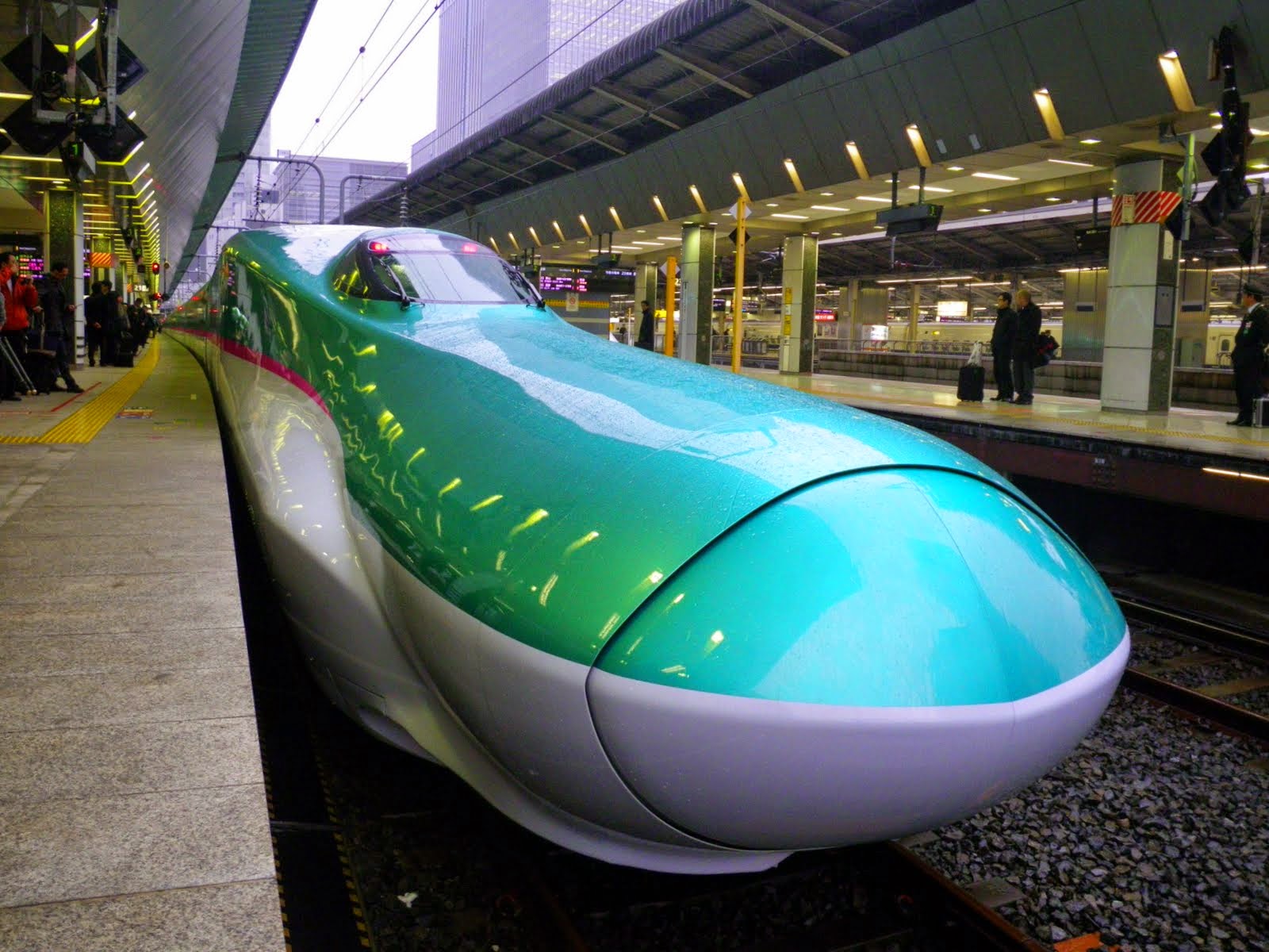 Japan tech. Синкансэн e5. E5 Series Shinkansen Hayabusa. Синкансэн в туннеле. Синкансэн строение.
