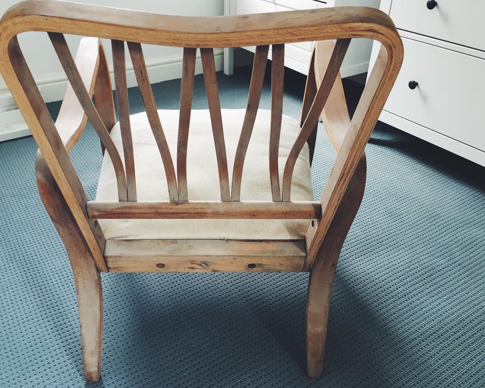 Le Friend - DIY nursing chair easy how to re-cover a nursing chair