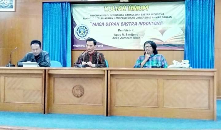 Free Gambar Penyair Acep Zamzam Noor Usia Karya Sastra Setua Peradaban Terupdate oleh Cikimm.com