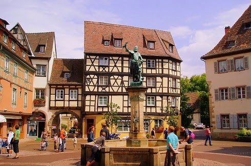 estatua en Colmar, Francia
