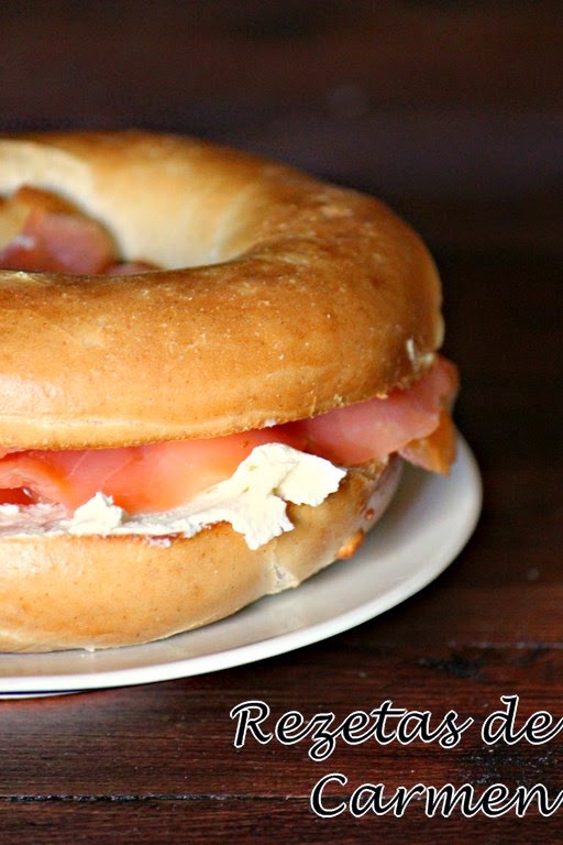 rezetas de carmen Bagel con salmón y queso crema
