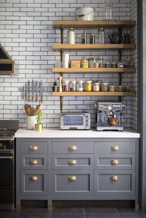 Gorgeous English country style kitchen with open shelving. Blue and White Kitchen Decor Inspiration { 40 Home Decor Ideas to PIN}
