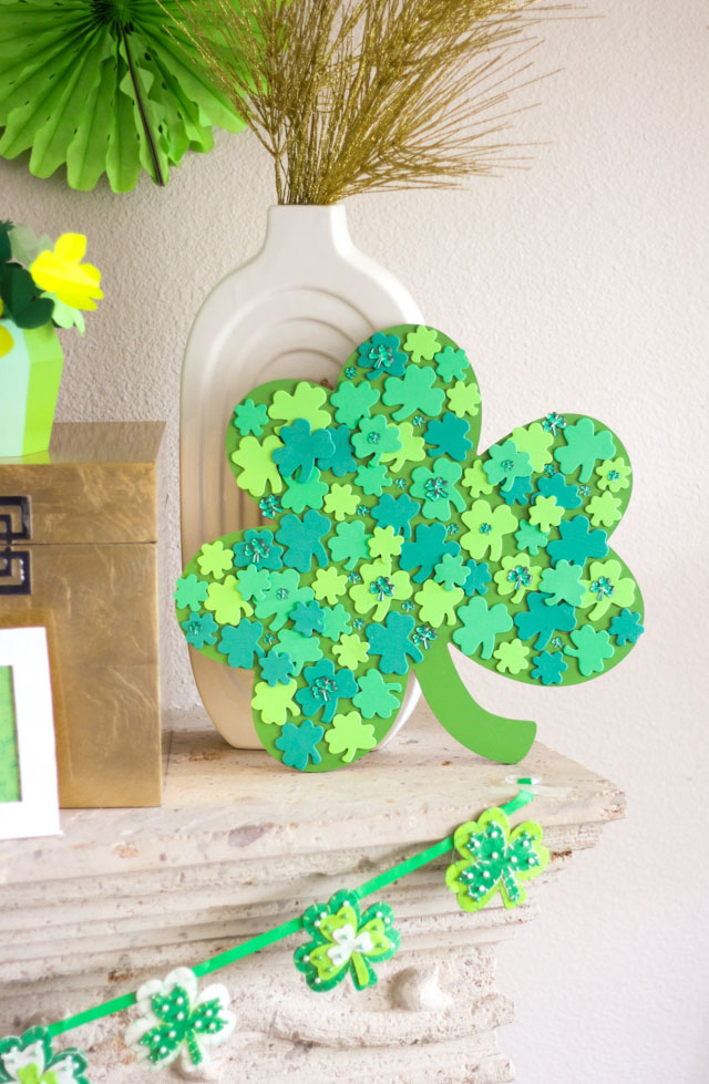 Love these simple St. Patrick's Day craft ideas! #stpatricksday #stpatrick #shamrock #lucky Love these simple St. Patrick's Day craft ideas! #stpatricksday #stpatrick #shamrock #lucky