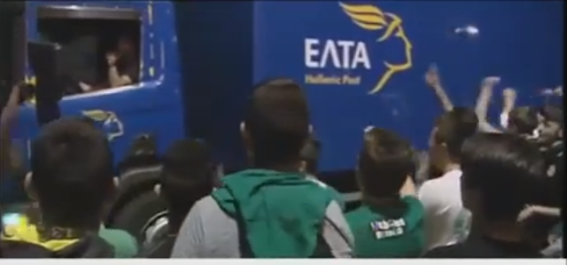 Το σύνθημα της βραδιάς δεν ήταν για τον Εσιέν! (ΒΙΝΤΕΟ)