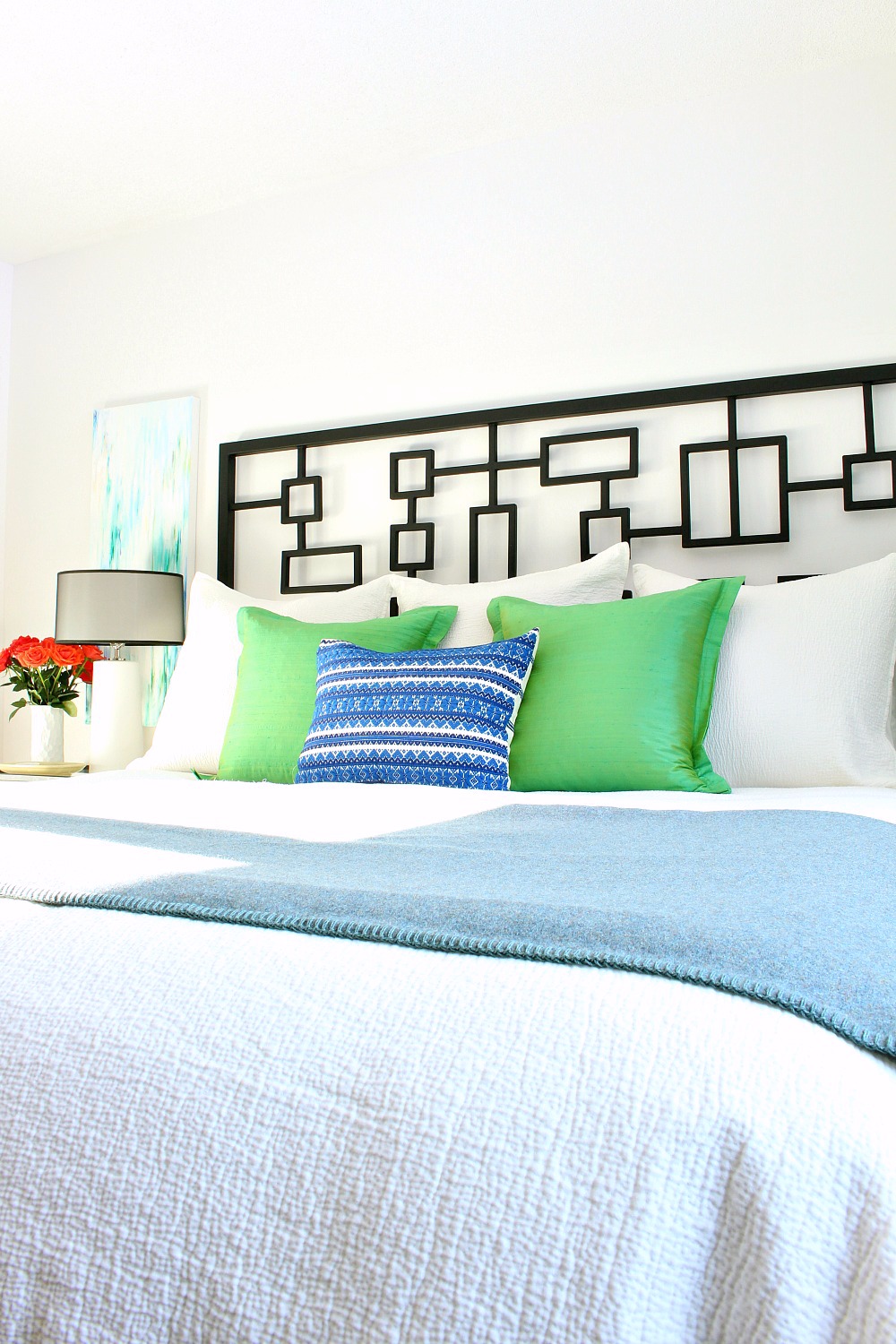 Walnut DIY Plywood Bed Frame with Welded Legs Dans le Lakehouse