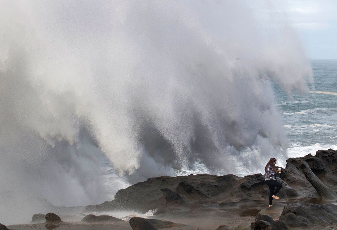 Robin Loznak Photography Big waves in Oregon