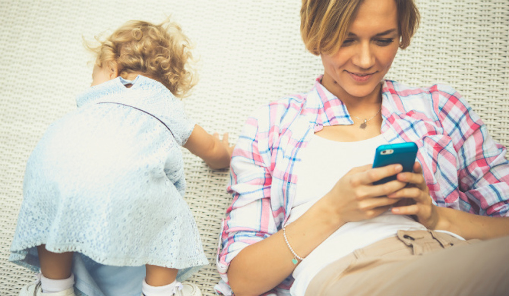 MENGEJUTKAN! Anak Gampang Ngamuk Karena Orang Tua Sering Main Handphone