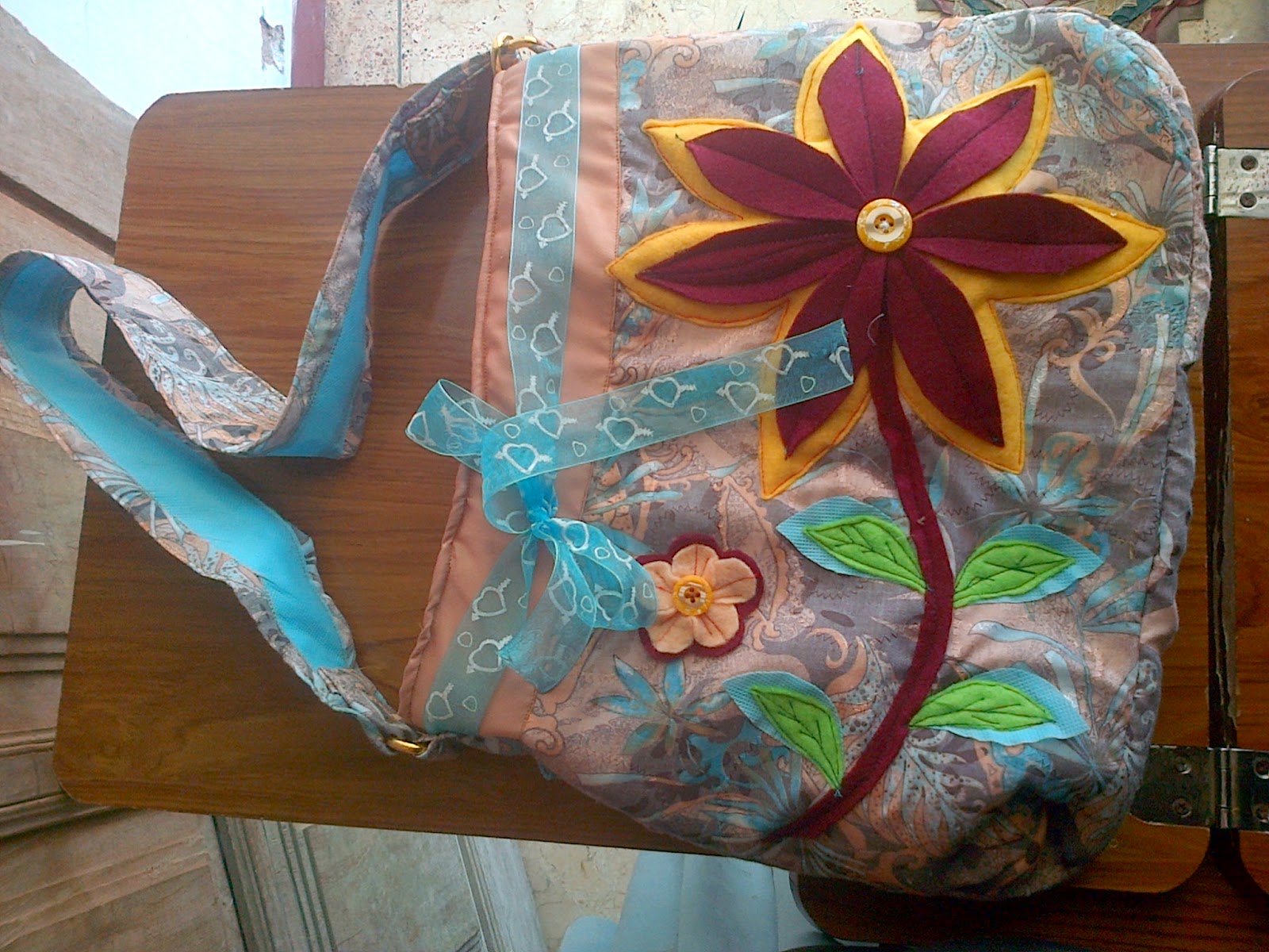 Tas dari kain perca atau kain bekas