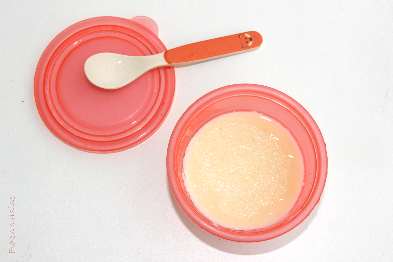 Flo en cuisine: Semoule au lait bébé à partir de 8 mois